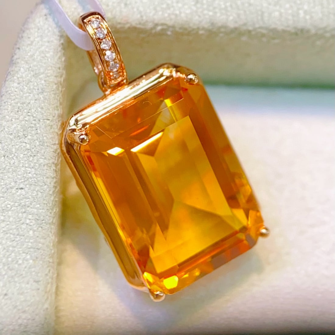 14k Gold 7.37 Ctw Natural Citrine & Diamond Pendant( Without Chain ): Ref:231062275 // gold content:14k gold // main gemstone:citrine // shape:octagonal // carat weight:7. 35ct // color:yellow // treatment:natural // // adjacent gemstone 2 : diamond // number of