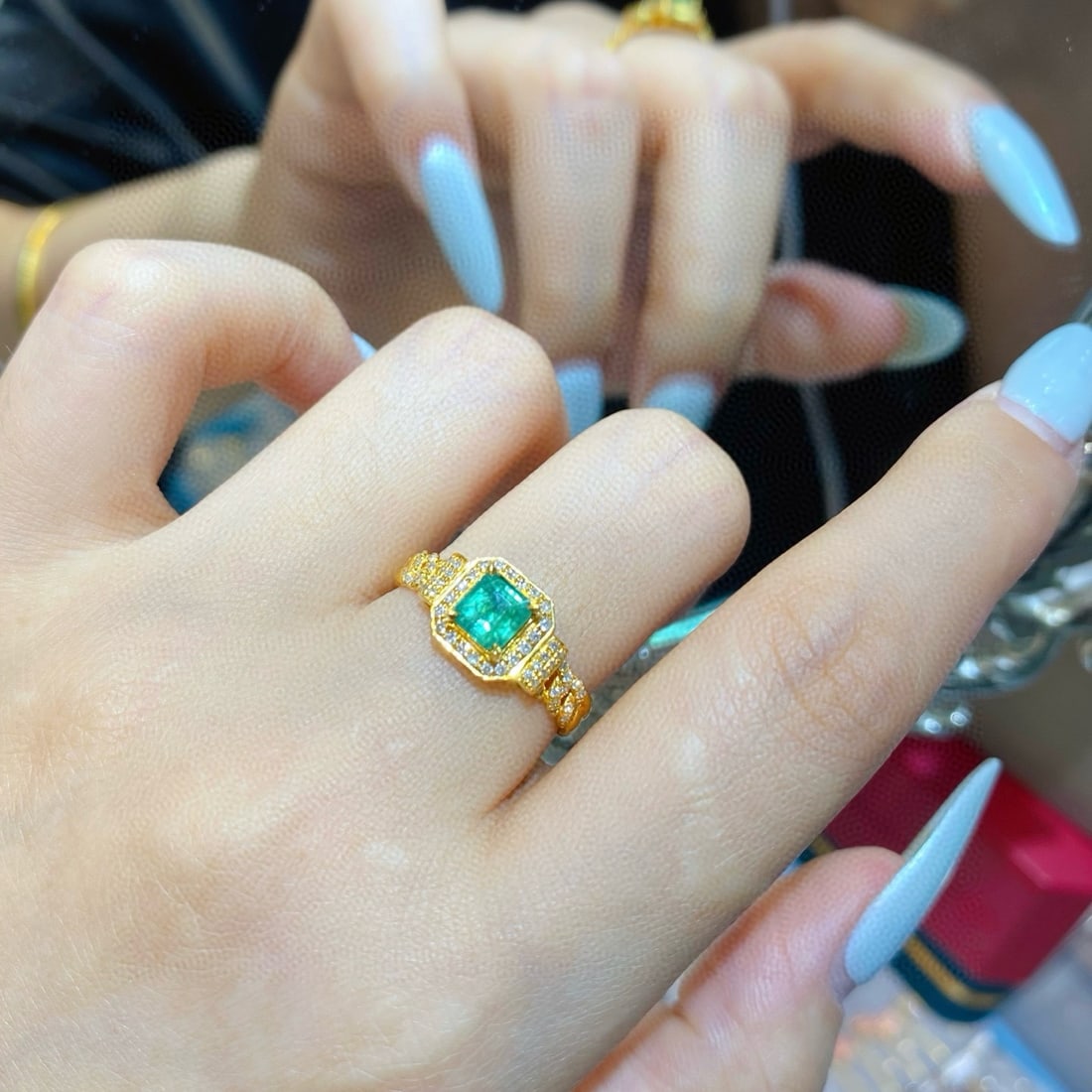 14k Gold 0.7 Ct Natural Emerald & Diamond Ring - 3