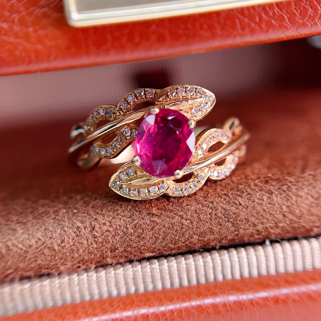 14k Gold 1.03 Ct Natural Ruby & Diamond Ring: Ref:231062298 // gold content:14k gold // ring size:7. 25us // // main gemstone:ruby // shape:oval // carat weight:1. 03ct // color:red // treatment:natural // // adjacent gemstone 2 : diamond //