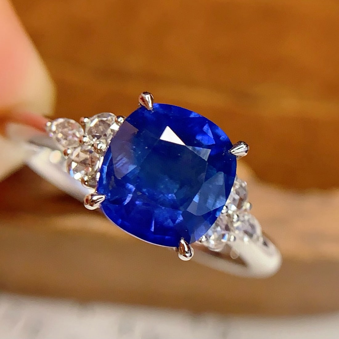 14k Gold 2.65 Ct Vivid Blue Natural Sapphire & Diamond Ring: Ref:231062318 // gold content:14k gold // ring size:7. 25us // // main gemstone:sapphire // shape:cushion // carat weight:2. 65ct // color:vivid blue // treatment:natural // // adjacent gemstone 2