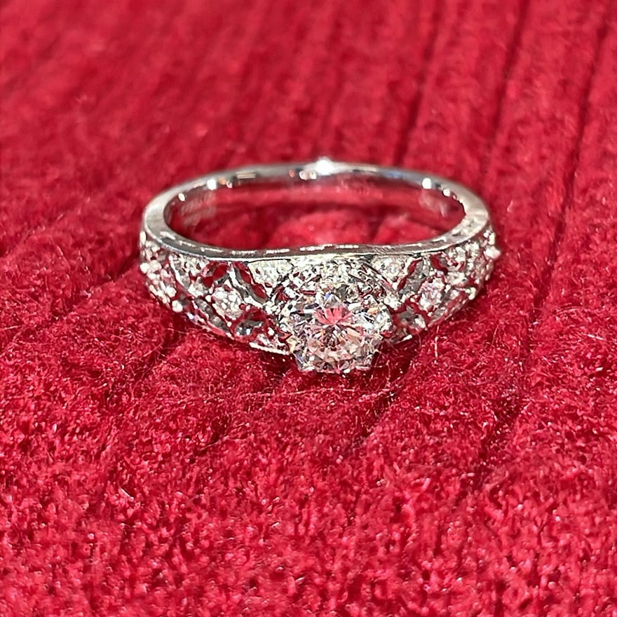 14k Gold 0.5 Ct Natural H Diamond Ring: Ref:231062321 // gold content:14k gold // ring size:7. 25us // // main gemstone:diamond // shape:round // carat weight:0. 5ct // clarity grade:vs-si // color:h // treatment:natural // cut grade:g