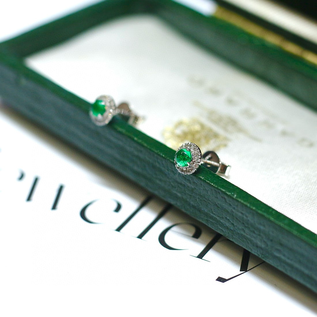 14k Gold 0.28 Ctw Vivid Green Natural Emerald & Diamond Earrings: Ref:231062335 // gold content:14k gold // main gemstone:emerald // shape:round // carat weight:0. 2ct // color:vivid green // treatment:natural // cut grade:g // // adjacent gemstone 2 : diamond //