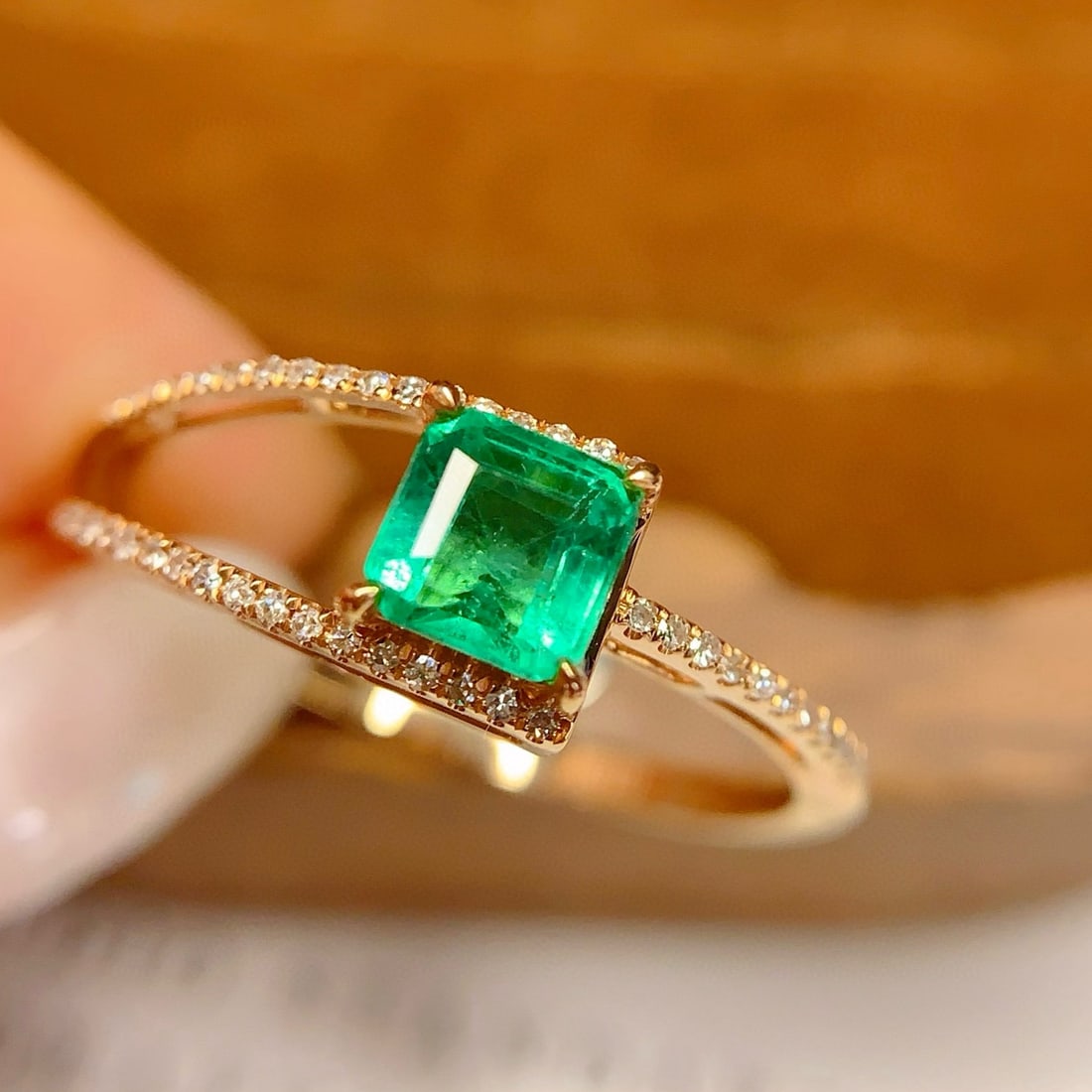 14k Gold 0.7 Ct Vivid Green Natural Emerald & Diamond Ring (1 of 7)