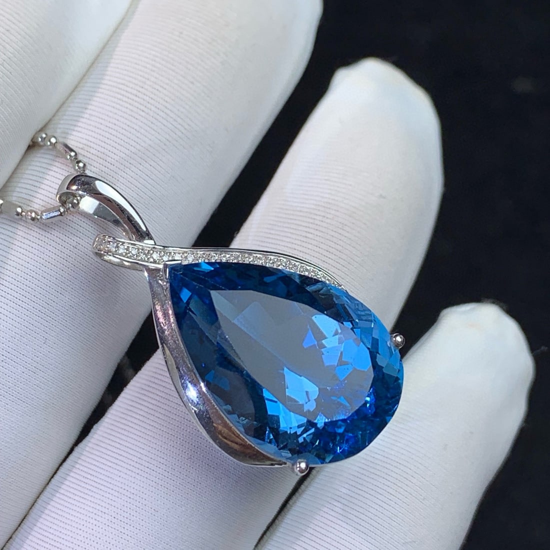 14k Gold 24 Ct Natural Topaz & Diamond Pendant( Without Chain ): Ref:231062355 // gold content:14k gold // main gemstone:topaz // shape:pear // carat weight:24ct // color:blue // treatment:natural // // adjacent gemstone 2 : diamond // shape:round // clarity grade: