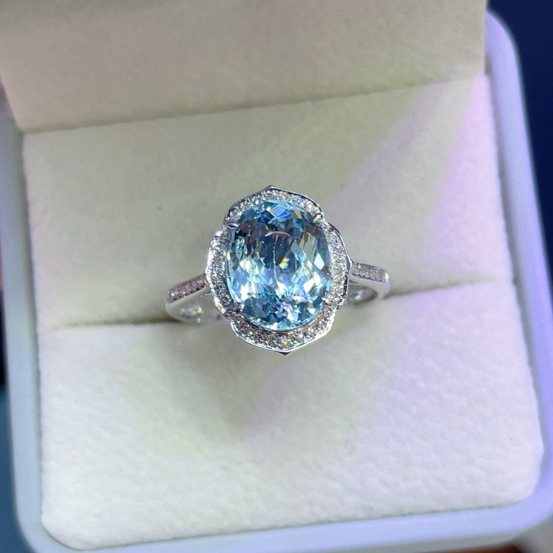 14k Gold 2.7 Ct Natural Aquamarine & Diamond Ring: Ref:231062366 // gold content:14k gold // ring size:7. 25us // // main gemstone:aquamarine // shape:oval // carat weight:2. 7ct // color:blue // treatment:natural // // adjacent gemstone 2 :