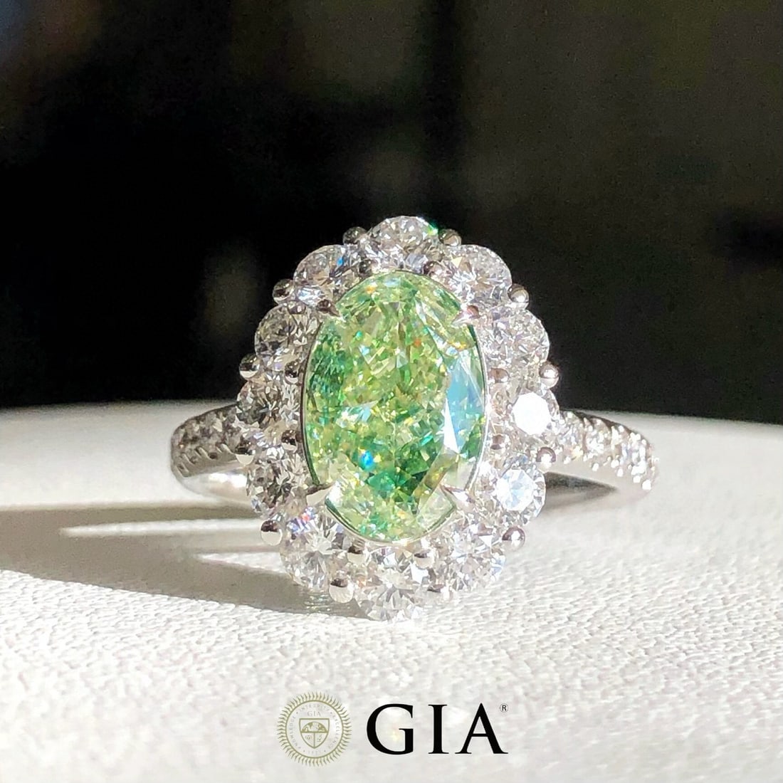 Gia Certified 14k Gold 2.25 Ct Natural Green Diamond & Diamond Ring - 2