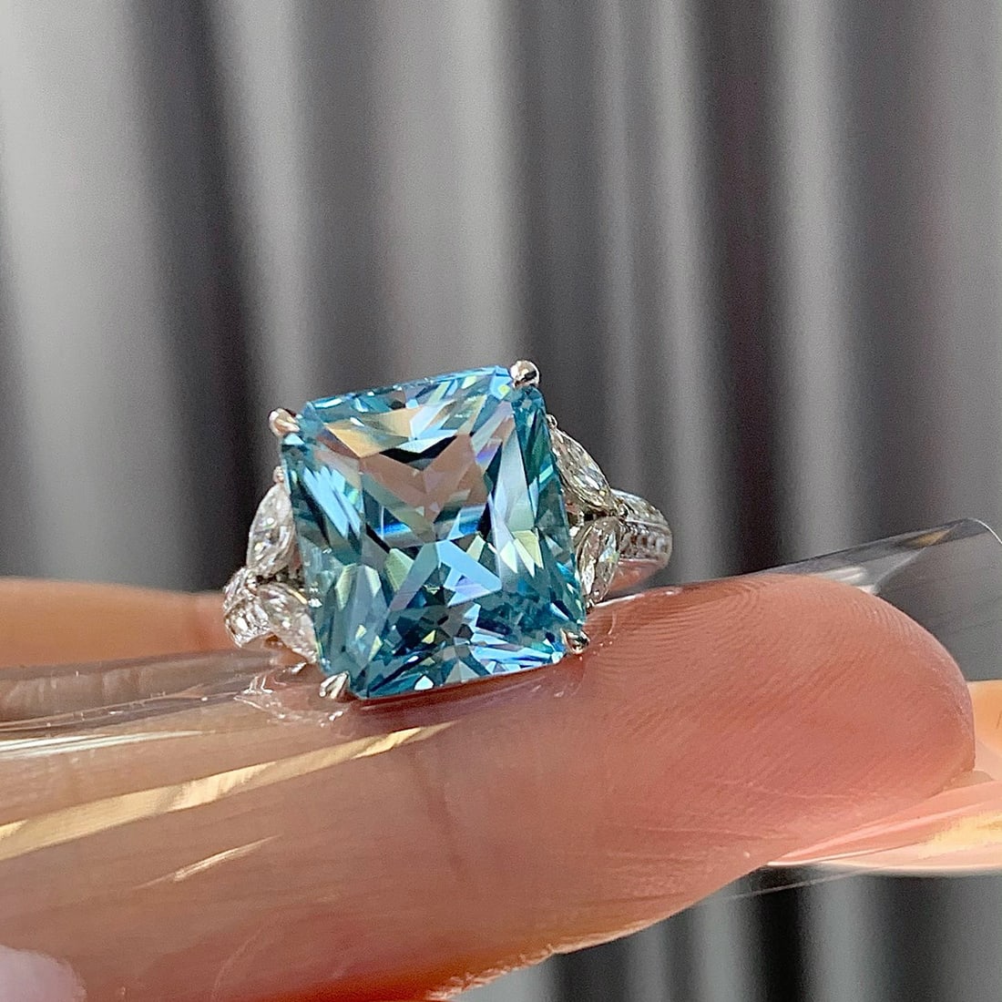 14k Gold 8.64 Ctw Natural Aquamarine & Diamond Ring - 2