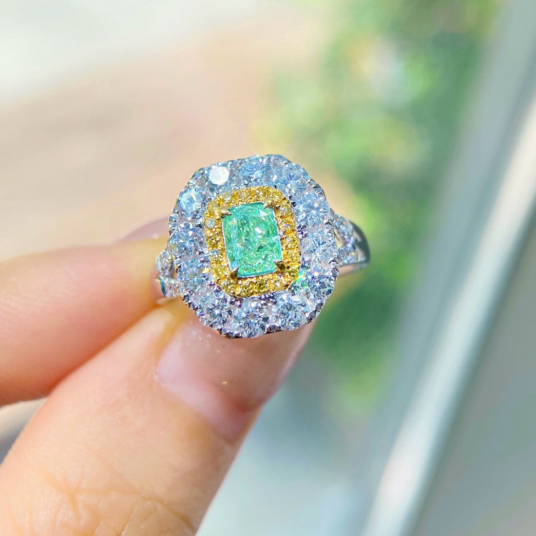 Gia Certified 14k Gold 1.81 Ctw Natural Green Diamond & Diamond Ring: Ref:231062389 // gold content:14k gold // ring size:7. 25us // // main gemstone:green diamond // certified:gia // shape:radiant // carat weight:0. 5ct // clarity grade:vvs1 // color:green // treatment