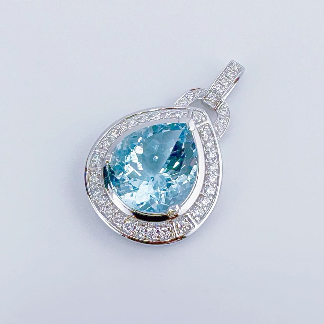 14k Gold 7.25 Ctw Natural Aquamarine & Diamond Pendant( Without Chain ): Ref:231062410 // gold content:14k gold // main gemstone:aquamarine // shape:pear // carat weight:6. 75ct // color:santa maria color // treatment:natural // // adjacent gemstone 2 : diamond // shape:ro