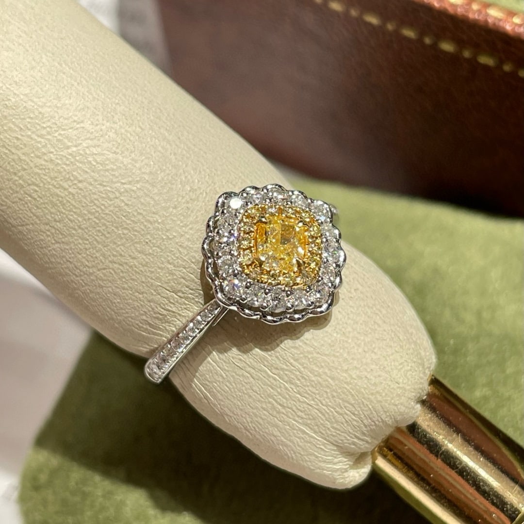14k Gold 0.68 Ctw Natural Yellow Diamond & Diamond Ring - 2
