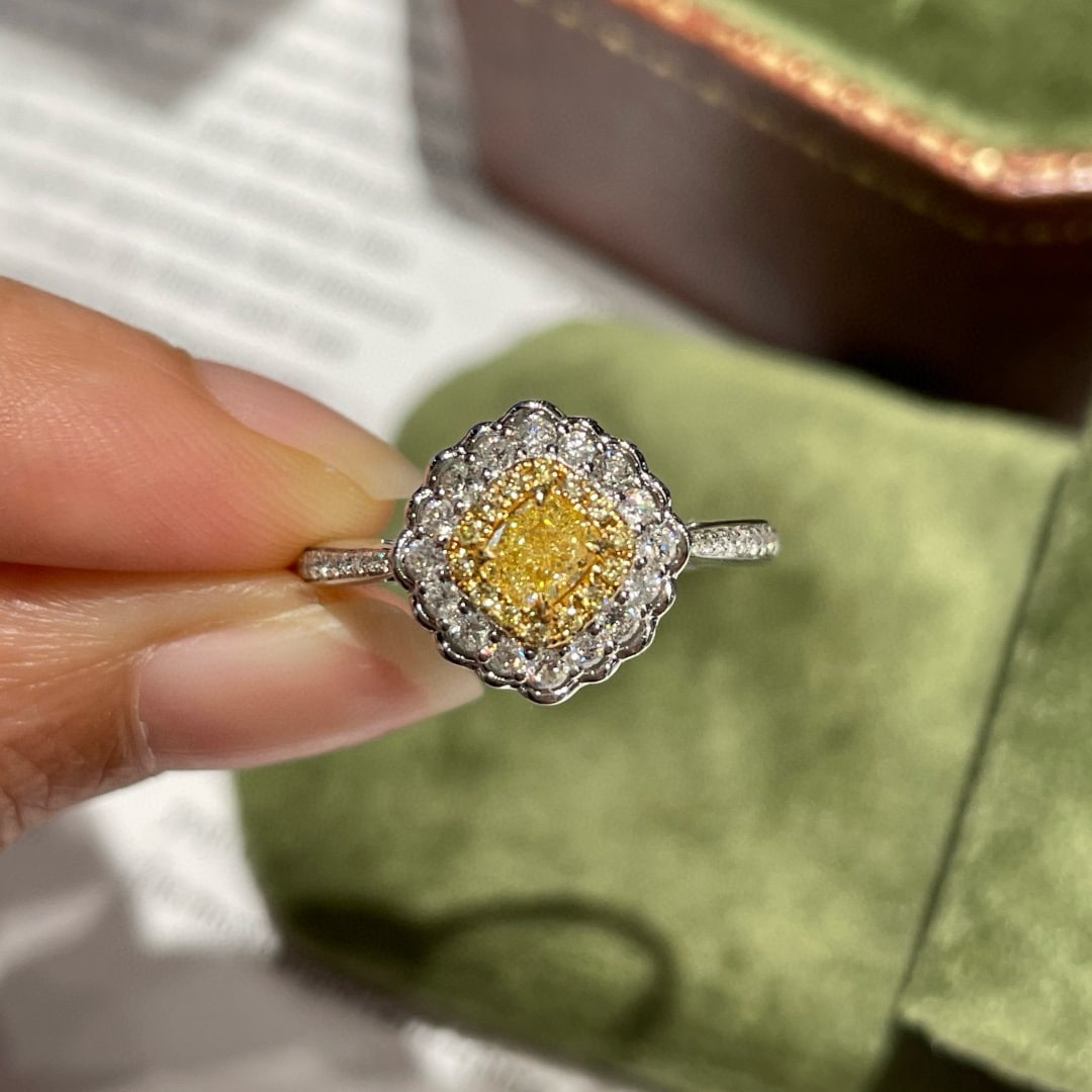 14k Gold 0.68 Ctw Natural Yellow Diamond & Diamond Ring - 4