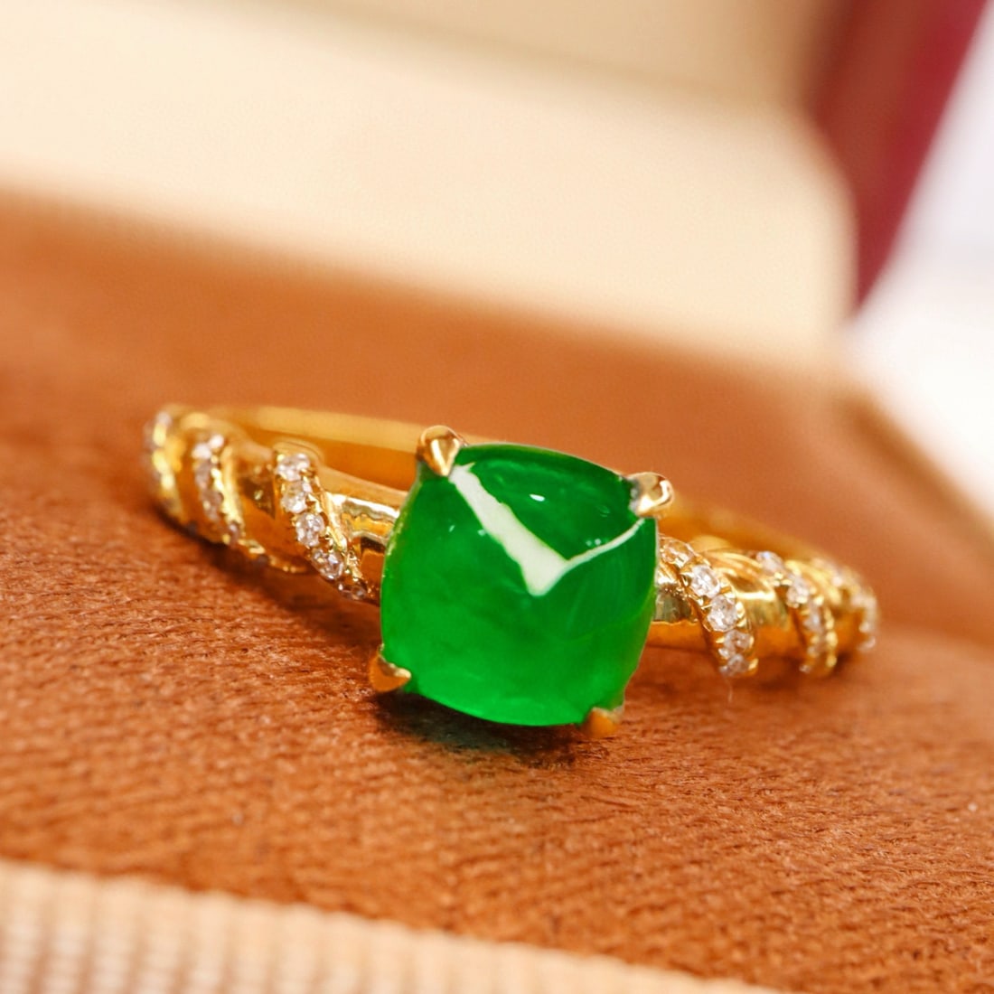 14k Gold 2.45 Ctw Natural Emerald & Diamond Ring: Ref:231062441 // gold content:14k gold // ring size:7. 25us // // main gemstone:emerald // shape:sugar-loaf // carat weight:2. 09ct // color:green // treatment:natural // // adjacent gemstone 2 :