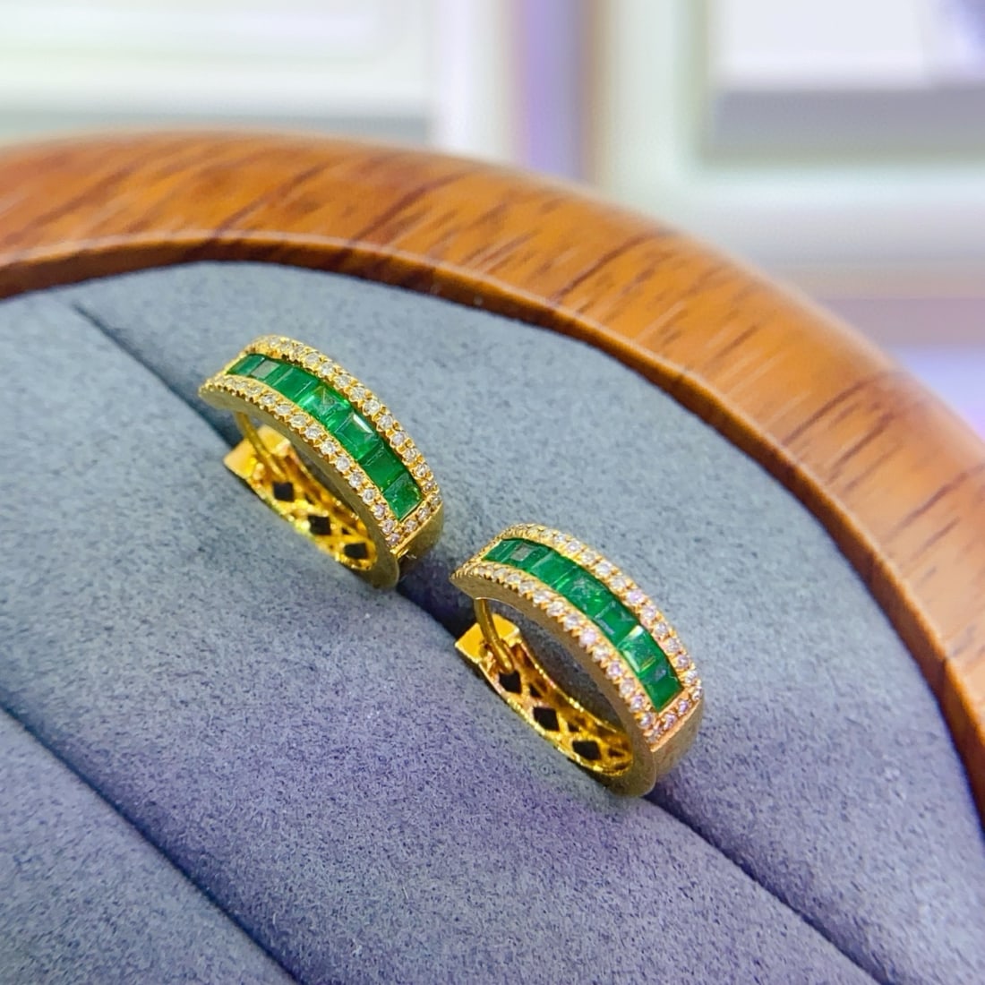 14k Gold 0.8 Ct Natural Emerald & Diamond Earrings - 2