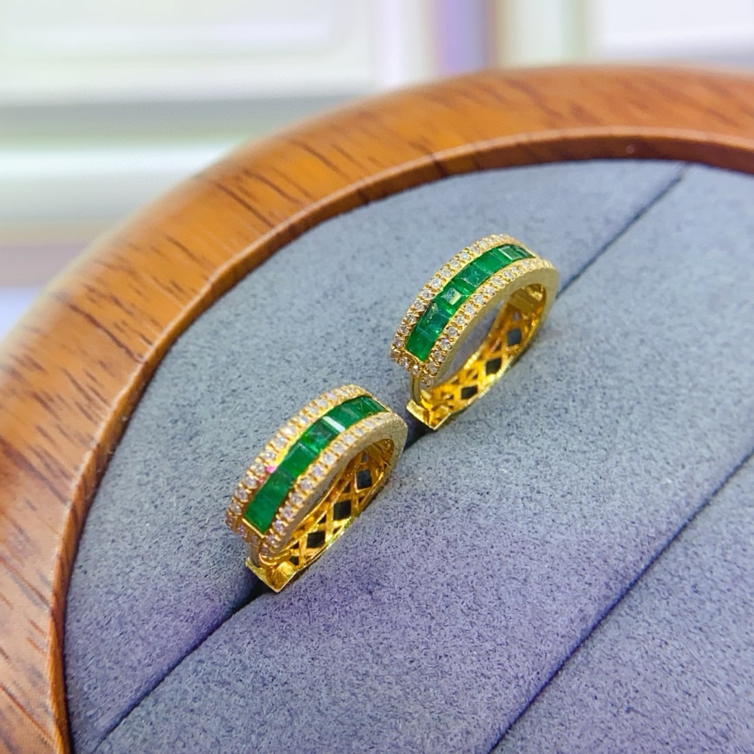 14k Gold 0.8 Ct Natural Emerald & Diamond Earrings - 3