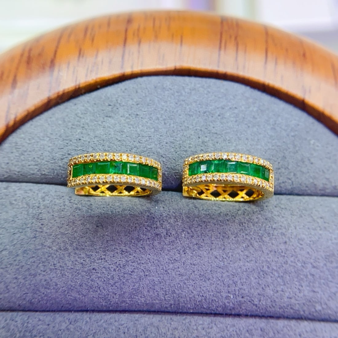 14k Gold 0.8 Ct Natural Emerald & Diamond Earrings - 4