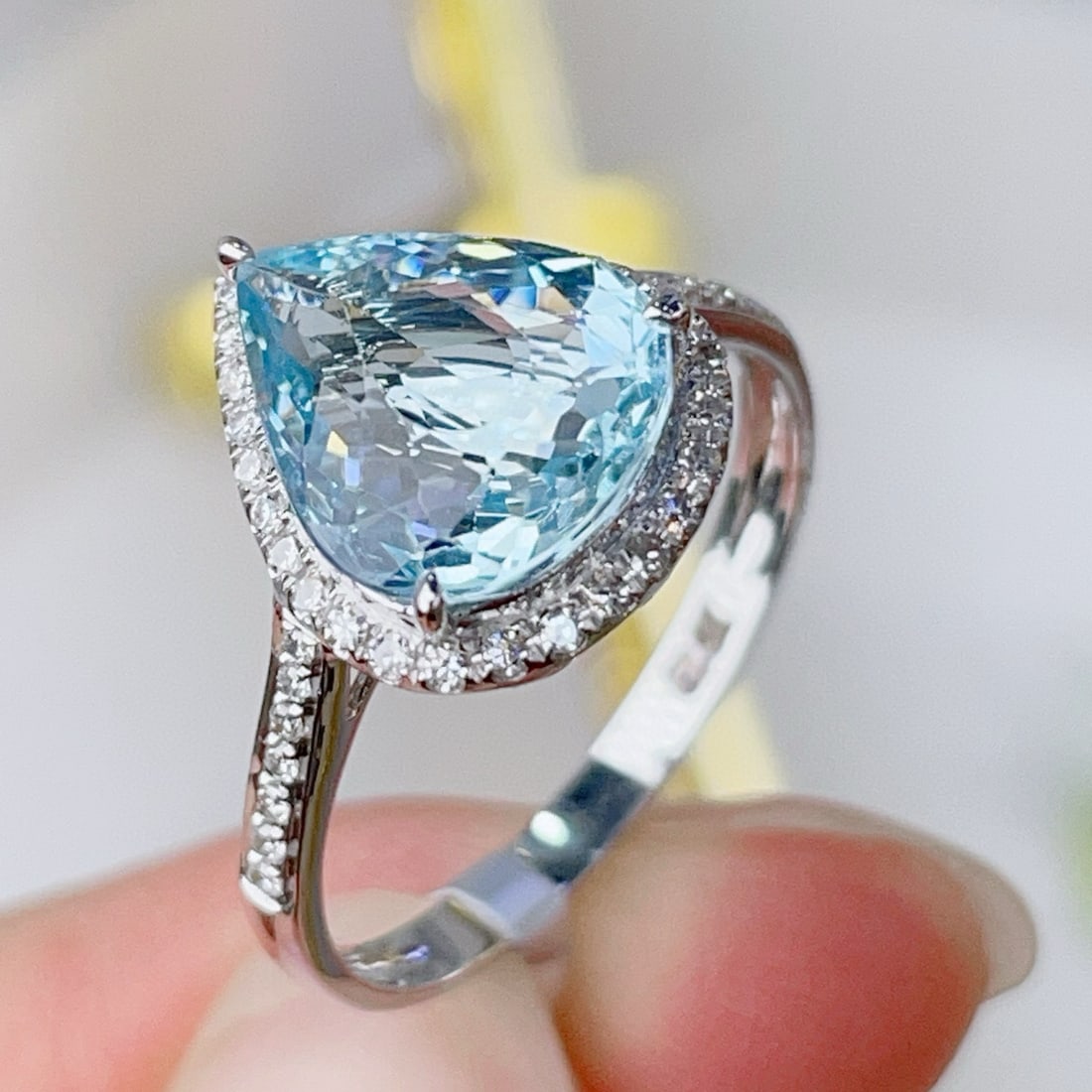 14k Gold 2.65 Ctw Natural Aquamarine & Diamond Ring - 4