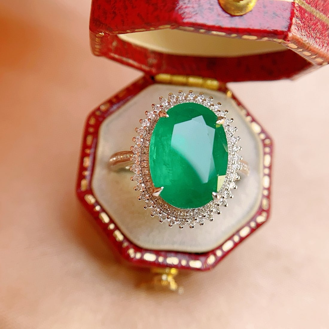 14k Gold 4.75 Ct Natural Emerald & Diamond Ring: Ref:231062448 // gold content:14k gold // ring size:7. 25us // // main gemstone:emerald // shape:oval // carat weight:4. 75ct // color:green // treatment:natural // // adjacent gemstone 2 :