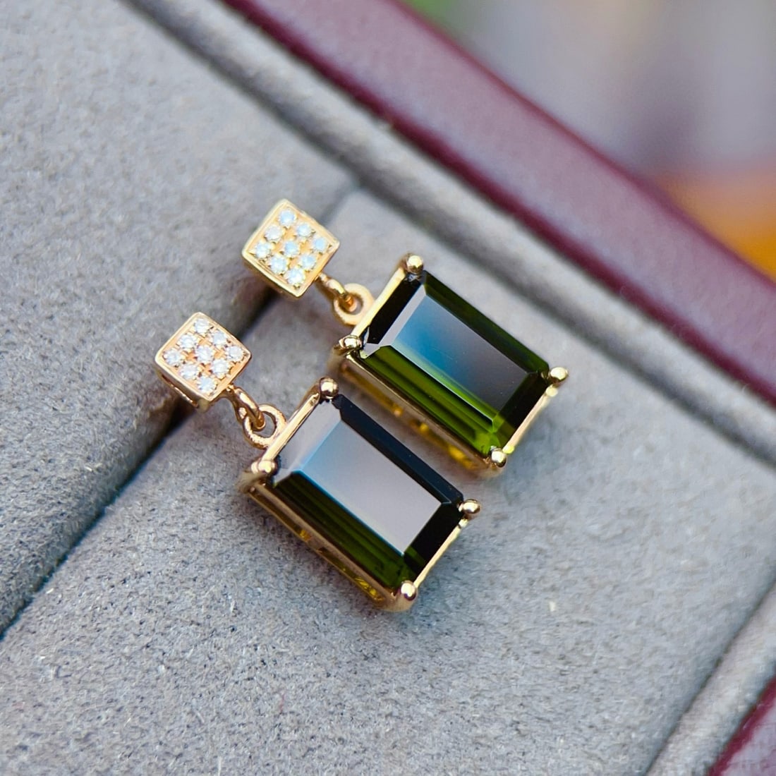 14k Gold 3.10 Ctw Natural Tourmaline & Diamond Earrings: Ref:231062450 // gold content:14k gold // main gemstone:tourmaline // shape:octagonal // carat weight:3. 05ct // color:green // treatment:natural // // adjacent gemstone 2 : diamond // number of