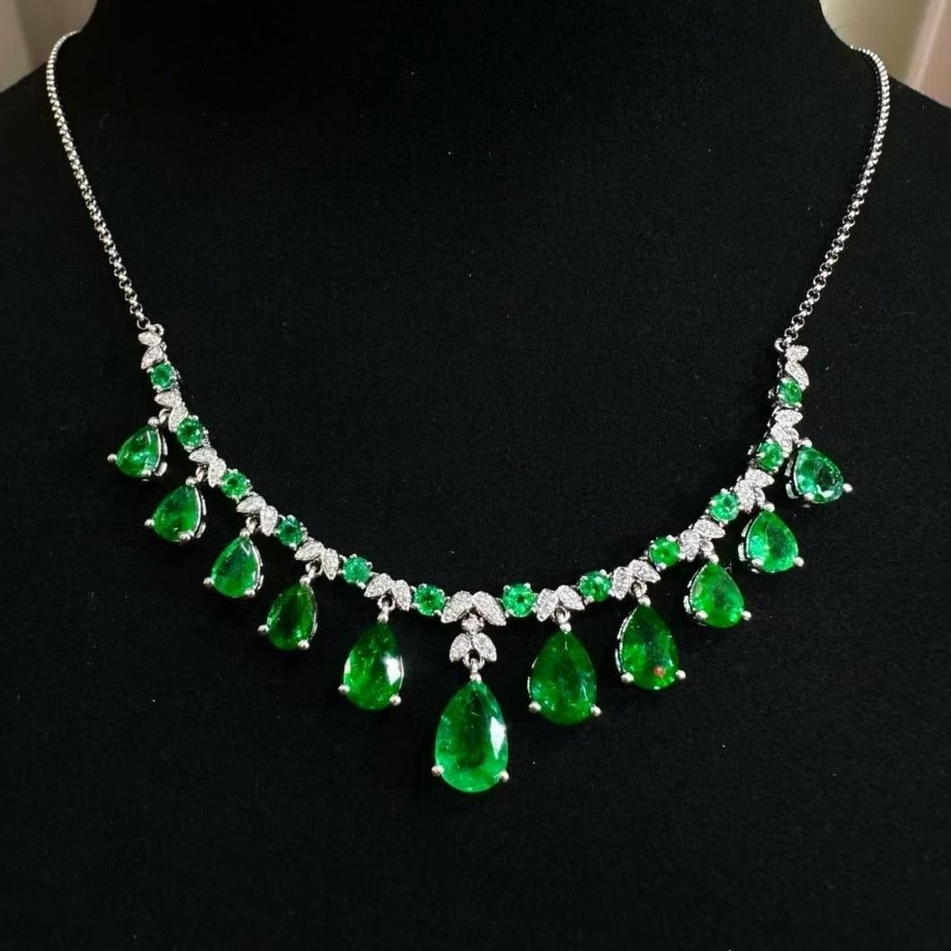 14k Gold 5.15 Ctw Natural Emerald & Diamond Necklace: Ref:231191029 // gold content:14k gold // main gemstone:emerald // shape:pear // carat weight:4. 86ct // color:green // treatment:natural // // adjacent gemstone 2 : diamond // shape:round // carat