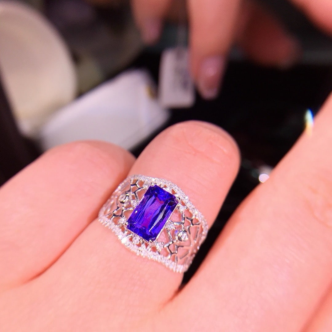 14k Gold 2.5 Ct Natural Tanzanite & Diamond Ring - 3