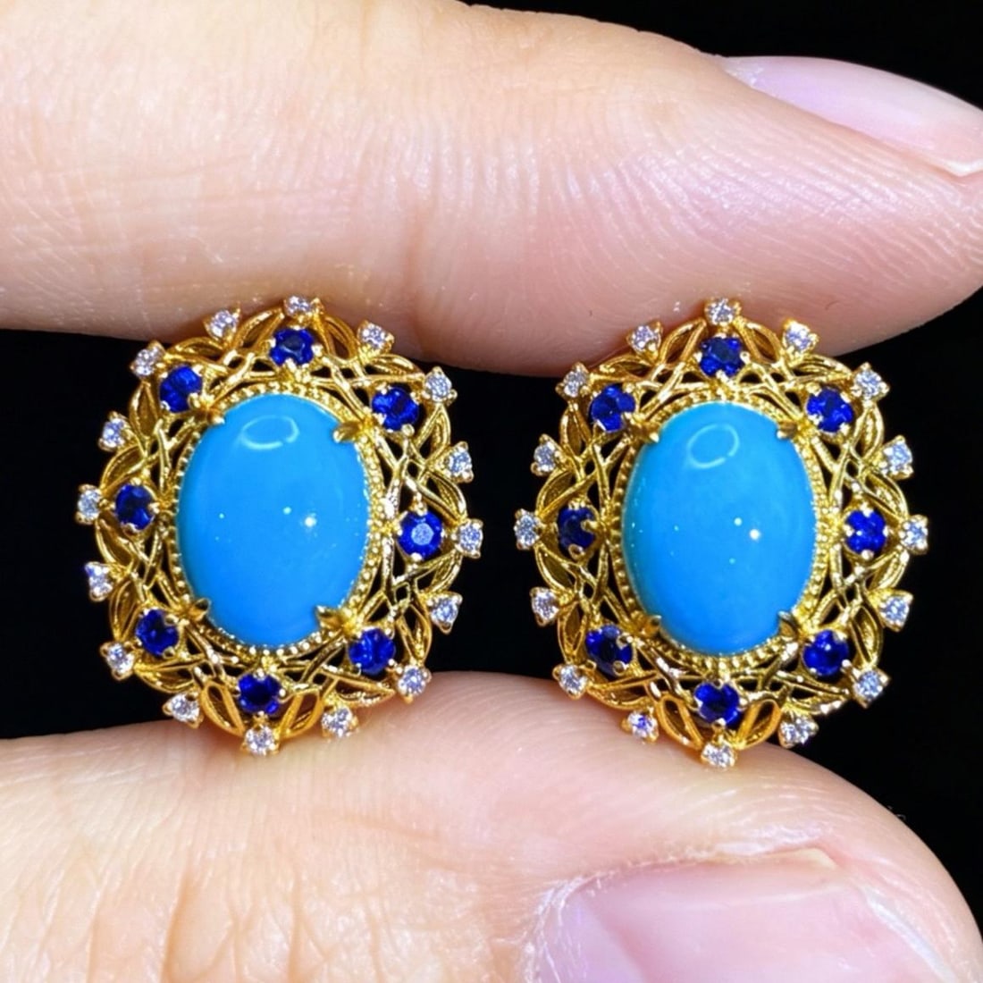 14k Gold 2.64 Ctw Natural Blue Turquoise & Diamond Earrings: Ref:231191061 // gold content:14k gold // main gemstone:blue turquoise // shape:oval // carat weight:2. 5ct // color:blue // treatment:natural // // adjacent gemstone 2 : diamond // shape:round // car