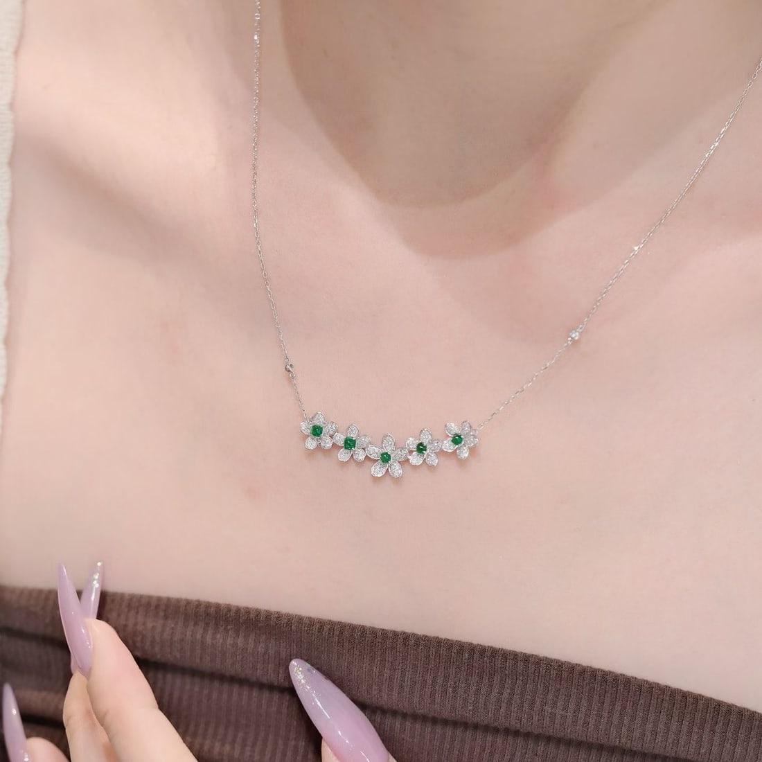 14k Gold 1.1 Ctw Natural Emerald & Diamond & Flowers Necklace - 3