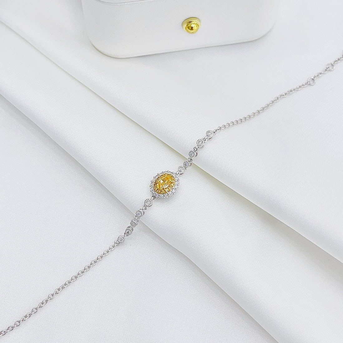 14k Gold 0.66 Ctw Natural Yellow Diamond & Diamond Bracelet - 3
