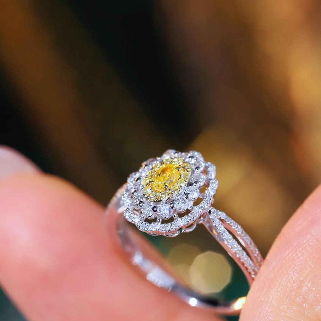 14k Gold 0.55 Ctw Natural Yellow Diamond & Diamond Ring - 4
