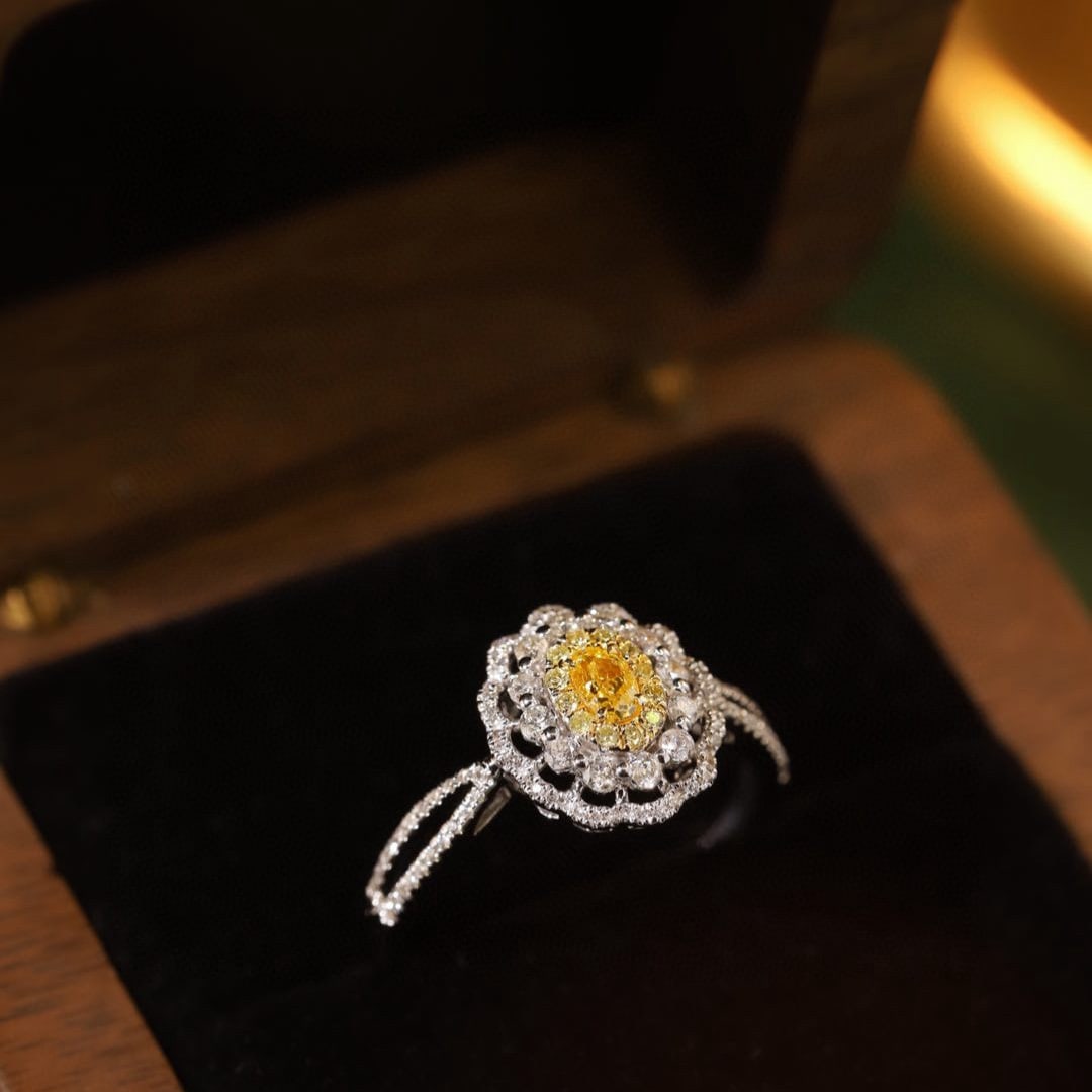 14k Gold 0.55 Ctw Natural Yellow Diamond & Diamond Ring - 7