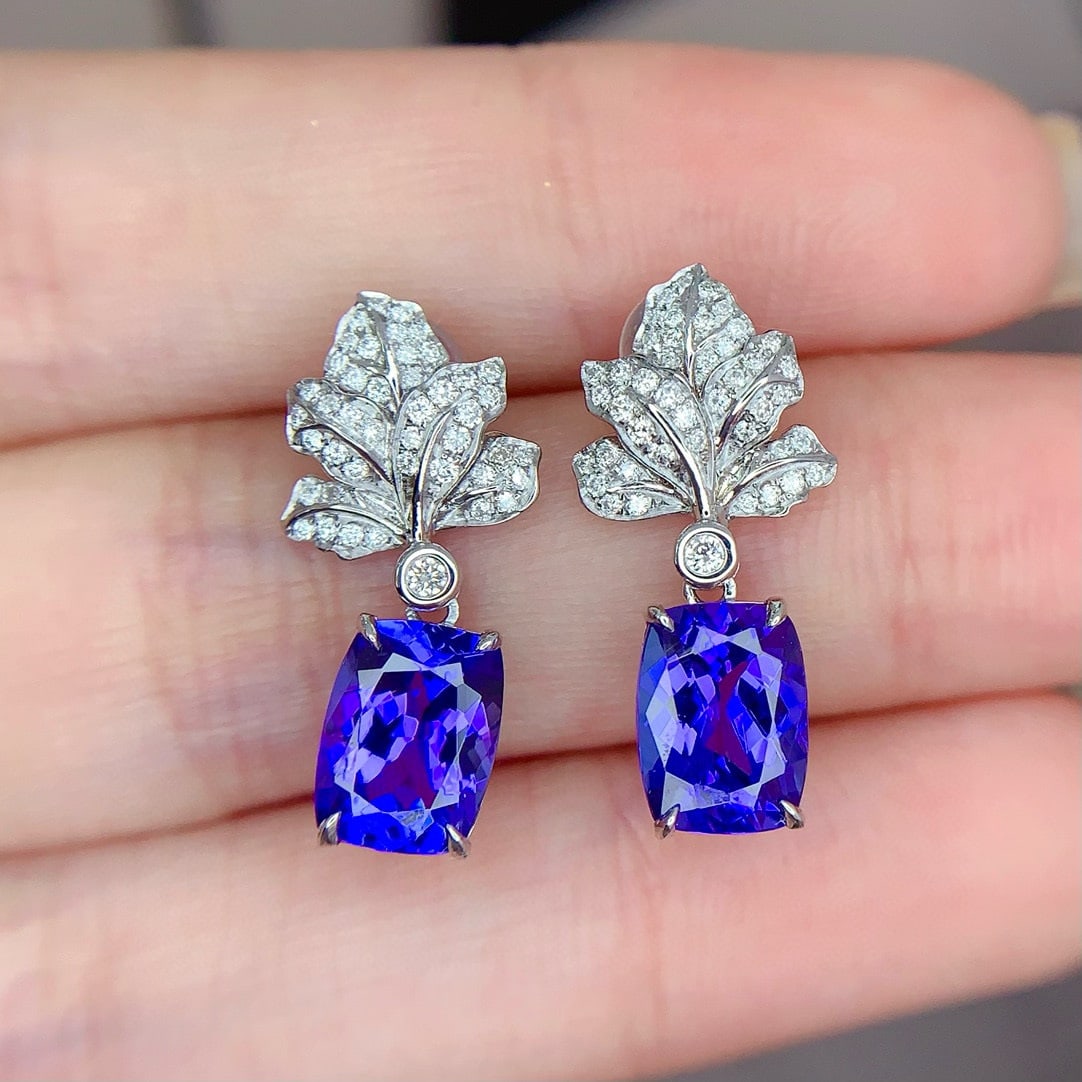 14k Gold 3.38 Ct Natural Tanzanite & Diamond Earrings: Ref:231191207 // gold content:14k gold // main gemstone:tanzanite // shape:cushion // carat weight:3. 38ct // color:blue // treatment:natural // // adjacent gemstone 2 : diamond // shape:round // clar
