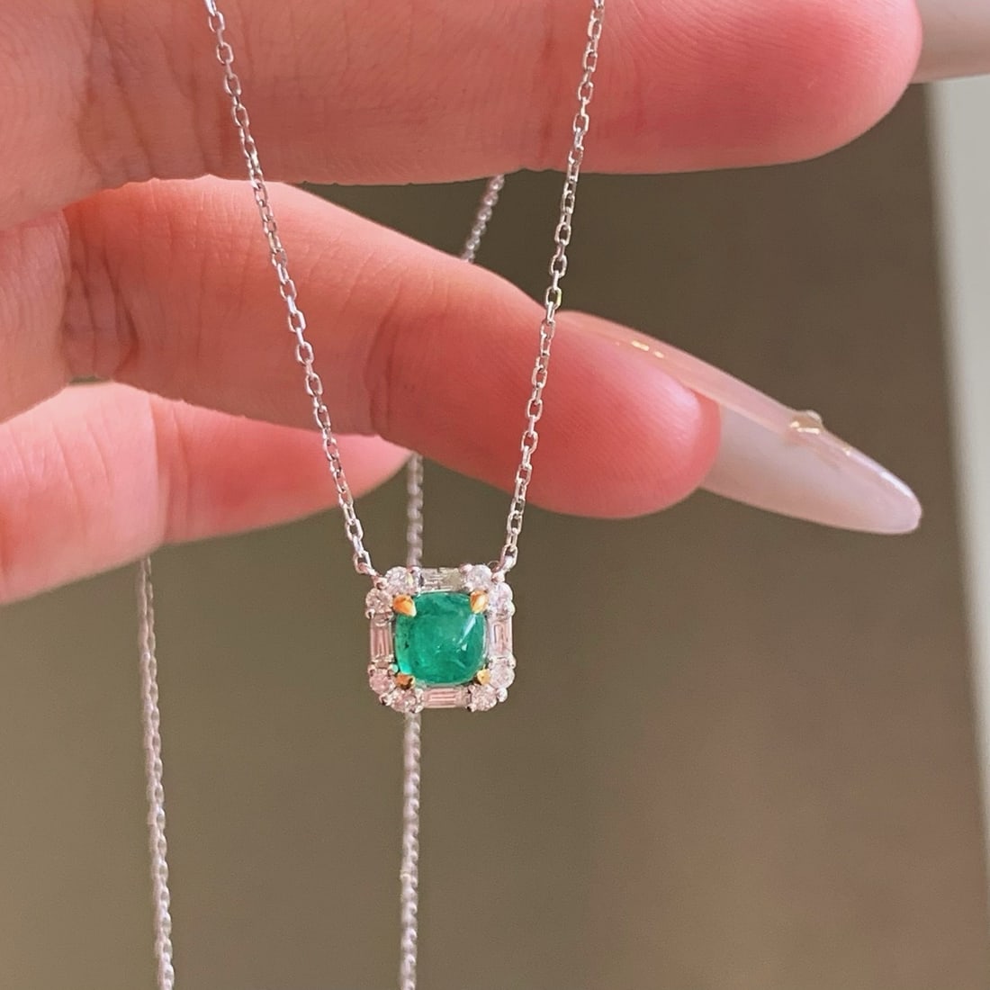 14k Gold 0.95 Ctw Natural Emerald & Diamond Necklace - 5