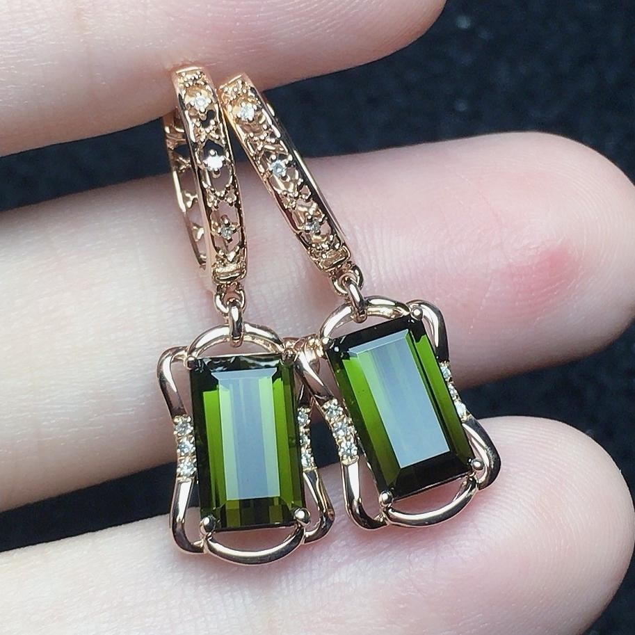 14k Gold 2.98 Ct Natural Tourmaline & Diamond Earrings: Ref:231191252 // gold content:14k gold // main gemstone:tourmaline // shape:octagonal // carat weight:2. 98ct // color:green // treatment:natural // // adjacent gemstone 2 : diamond // number of stone