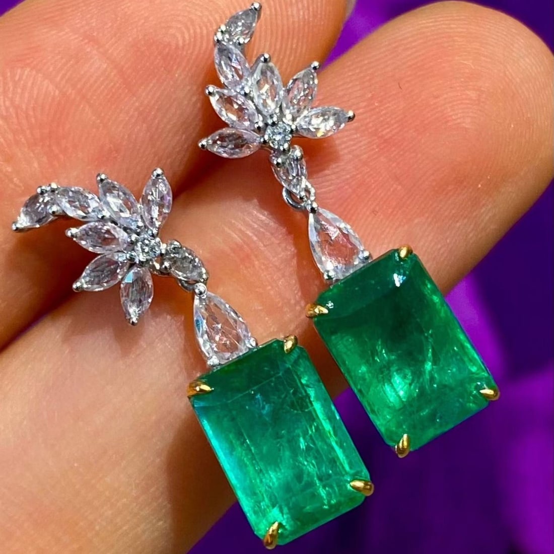 14k Gold 4.45 Ct Natural Emerald & Sapphire & Diamond Earrings: Ref:231191260 // gold content:14k gold // main gemstone:emerald // shape:octagonal // carat weight:4. 45ct // color:green // treatment:natural // // adjacent gemstone 2 : sapphire // shape:multiple //
