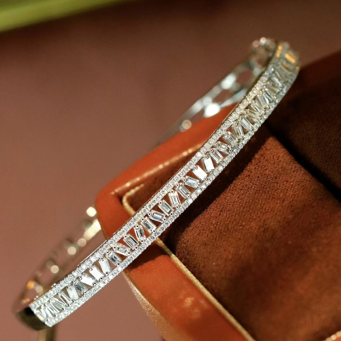 14k Gold 1.15 Ct Natural H Diamond Bangle: Ref:231192041 // gold content:14k gold // main gemstone:diamond // shape:multiple // carat weight:1. 15ct // clarity grade:vs-si // color:h // treatment:natural //