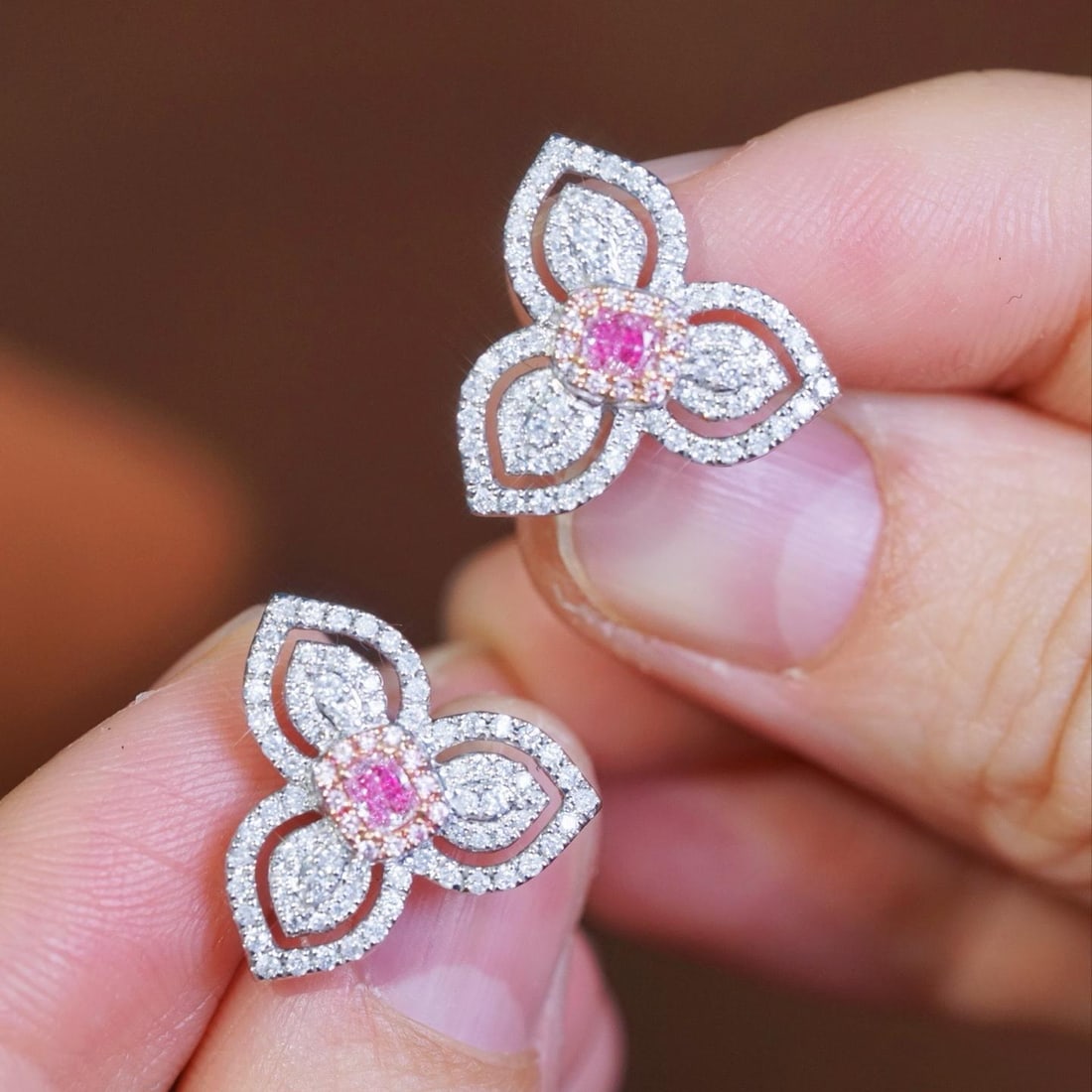 14k Gold 1.00 Ctw Natural Pink Diamond & Diamond Earrings: Ref:231192042 // gold content:14k gold // main gemstone:pink diamond // shape:cushion // carat weight:0. 24ct // color:pink // treatment:natural // // adjacent gemstone 2 : diamond // shape:round //