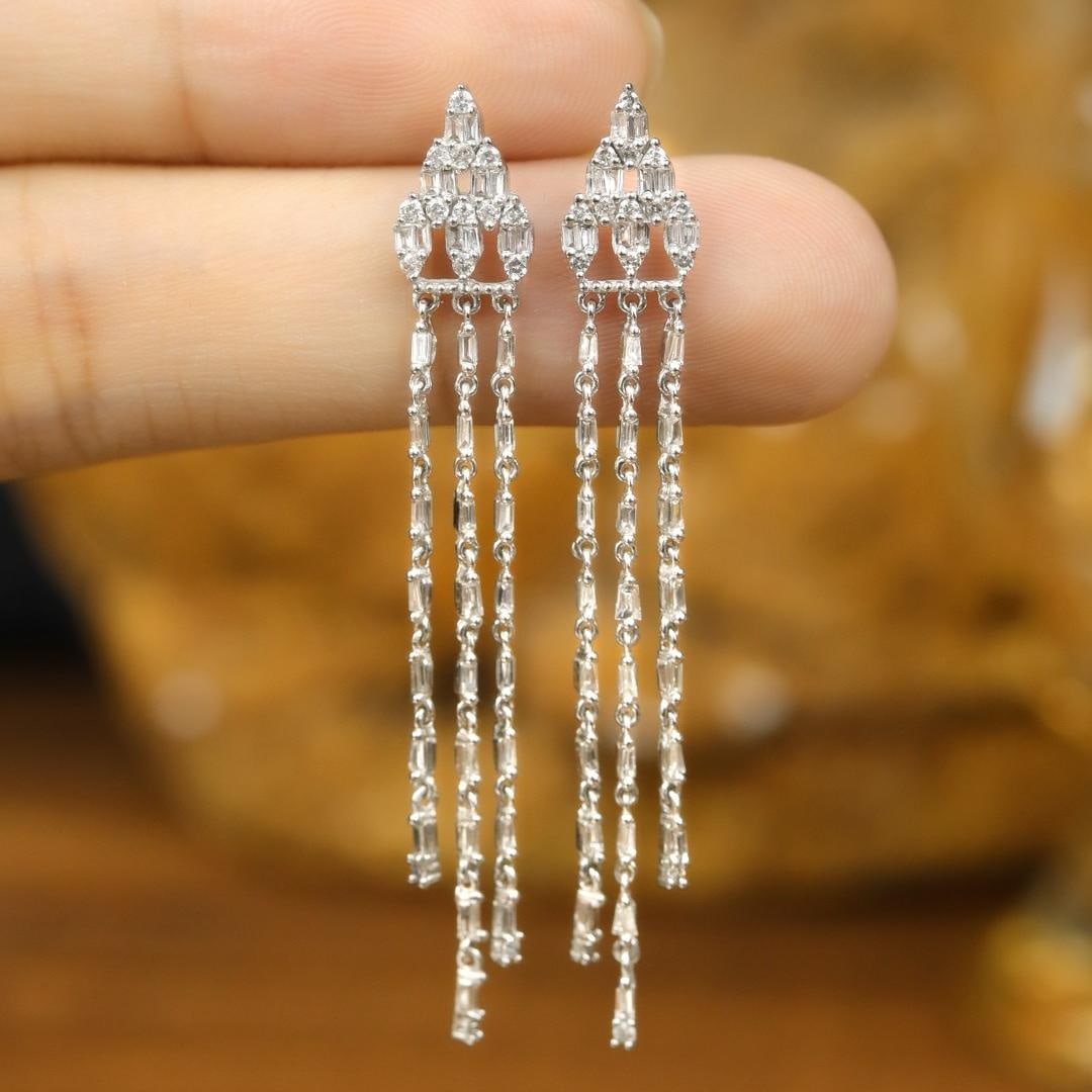 14k Gold 0.60 Ct Natural H Diamond Earrings: Ref:231192045 // gold content:14k gold // main gemstone:diamond // shape:multiple // carat weight:0. 60ct // clarity grade:vs-si // color:h // treatment:natural // Condition: New Low Estimate: