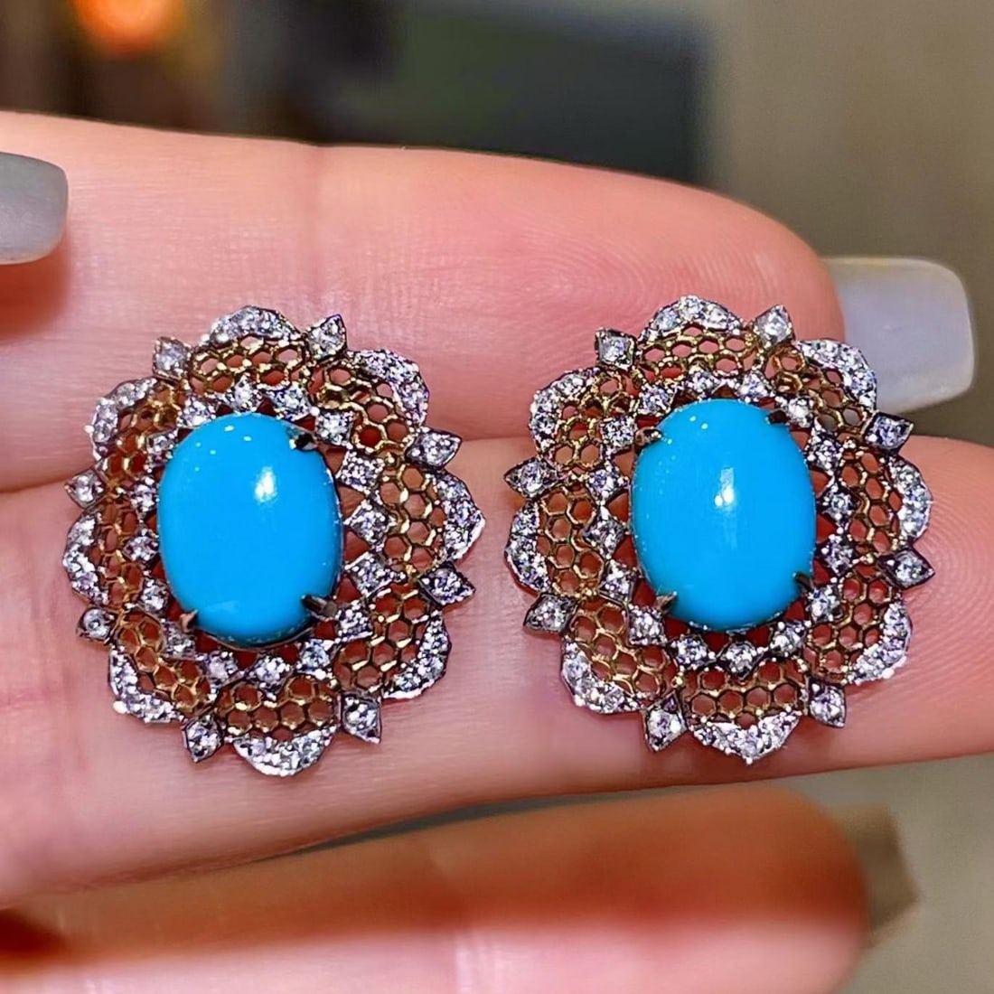 14k Gold 3.59 Ctw Natural Blue Turquoise & Diamond Earrings: Ref:231192061 // gold content:14k gold // main gemstone:blue turquoise // shape:oval // carat weight:3. 23ct // color:blue // treatment:natural // // adjacent gemstone 2 : diamond // shape:round //