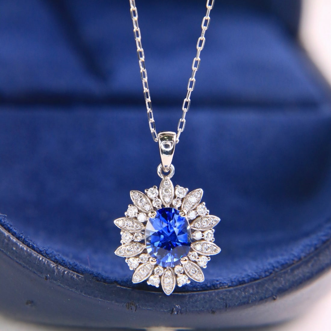 14k Gold 1.34 Ctw Natural Sapphire & Diamond Necklace: Ref:231192076 // gold content:14k gold // main gemstone:sapphire // shape:oval // carat weight:1. 09ct // color:royal blue // treatment:natural // // adjacent gemstone 2 : diamond // shape:round //