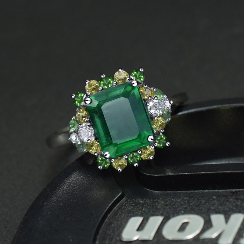 14k Gold 2.73 Ctw Natural Emerald & Diamond Ring: Ref:231192081 // gold content:14k gold // ring size:7. 25us // // main gemstone:emerald // shape:octagonal // carat weight:2. 61ct // color:green // treatment:natural // // adjacent gemstone 2 :