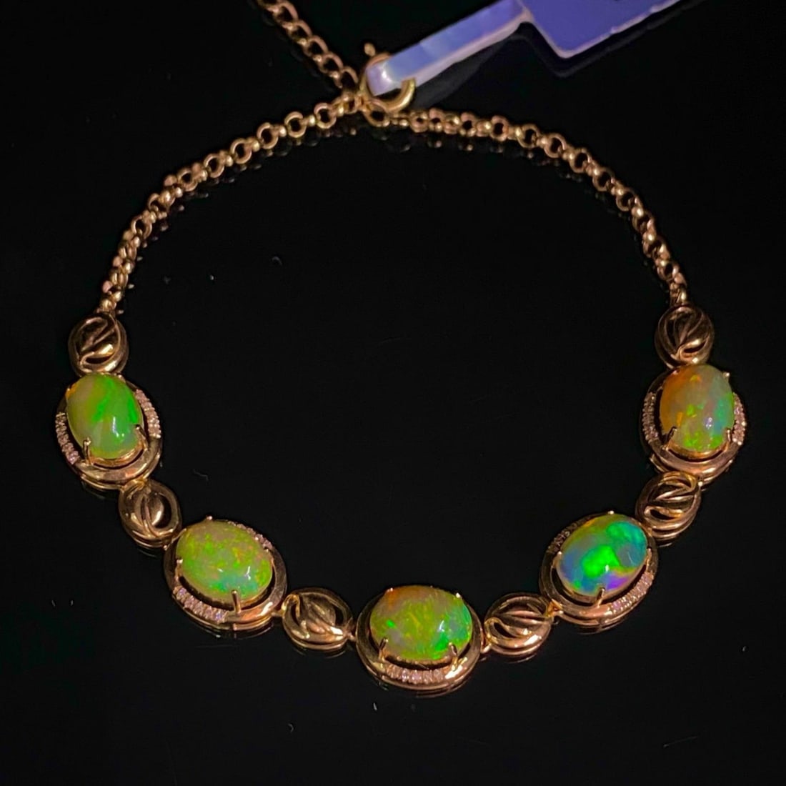 14k Gold 4.05 Ct Natural Opal & Diamond Bracelet: Ref:231192083 // gold content:14k gold // main gemstone:opal // shape:oval // carat weight:4. 05ct // color:color // treatment:natural // // adjacent gemstone 2 : diamond // number of stones:50 // sha