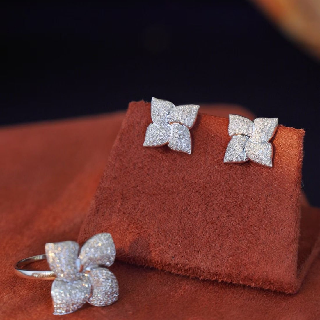 14k Gold 1.05 Ctw Natural H Diamond Jewelry Set: Ref:231192090 // gold content:14k gold // ring size:7. 25us // // earrings // main gemstone:diamond // shape:round // carat weight:0. 5ct // clarity grade:vs-si // color:h // treatment:natural // cut 