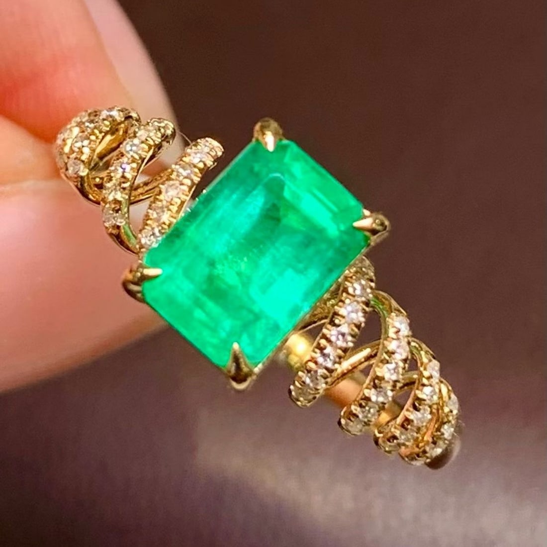14k Gold 1.5 Ct Natural Emerald & Diamond Ring - 3