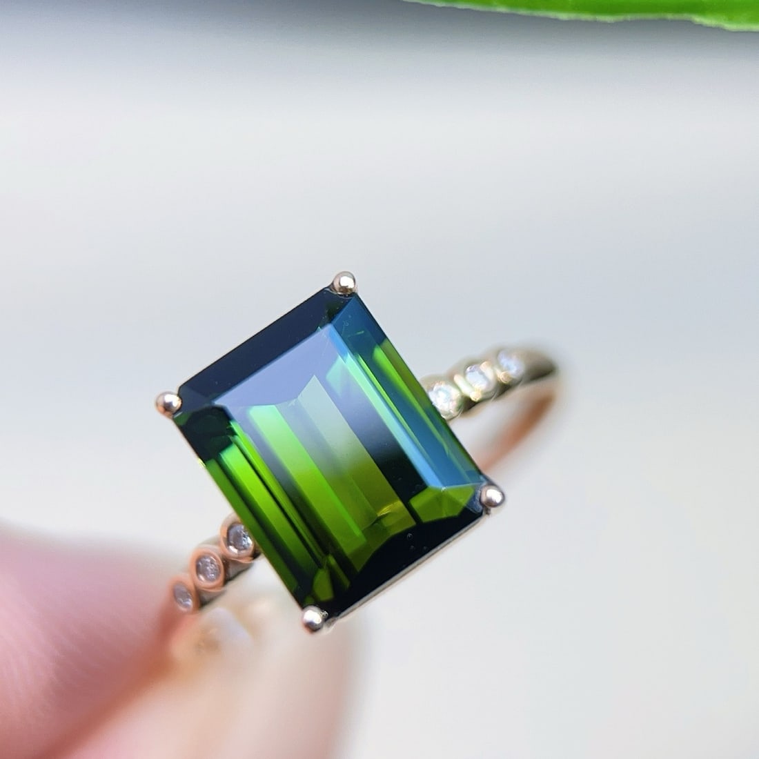 14k Gold 3.43 Ctw Natural Tourmaline & Diamond Ring: Ref:231192149 // gold content:14k gold // ring size:7. 25us // // main gemstone:tourmaline // shape:octagonal // carat weight:3. 4ct // color:green // treatment:natural // // adjacent gemstone 2 : dia