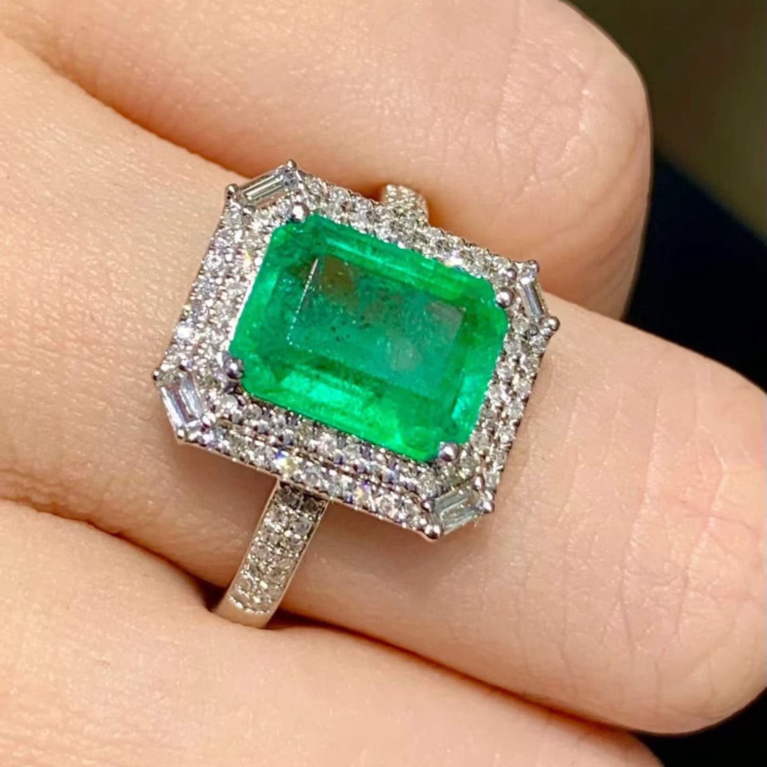 14k Gold 2.3 Ct Natural Emerald & Diamond Ring - 3