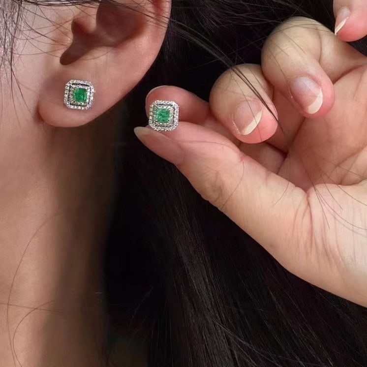 14k Gold 0.90 Ctw Natural Emerald & Diamond Earrings - 3