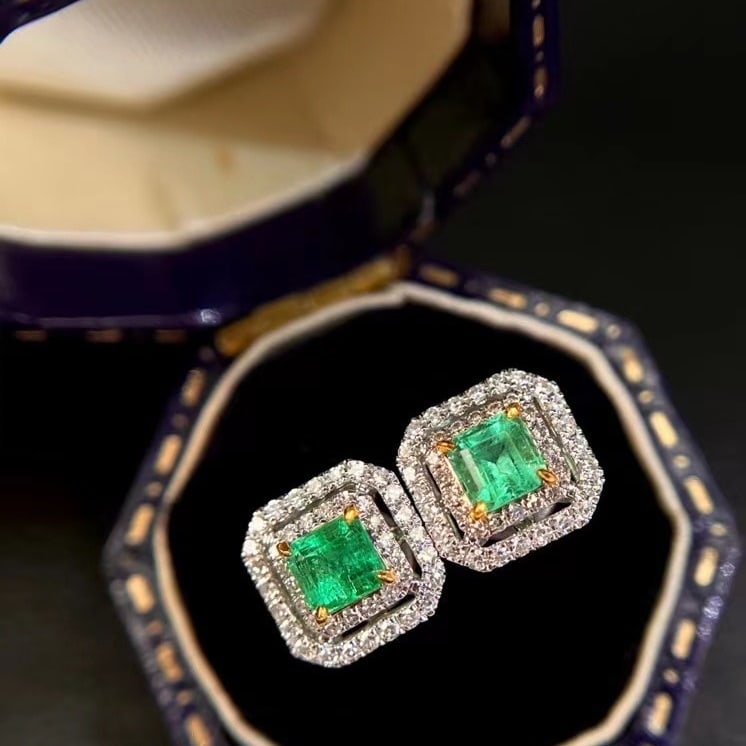 14k Gold 0.90 Ctw Natural Emerald & Diamond Earrings - 4