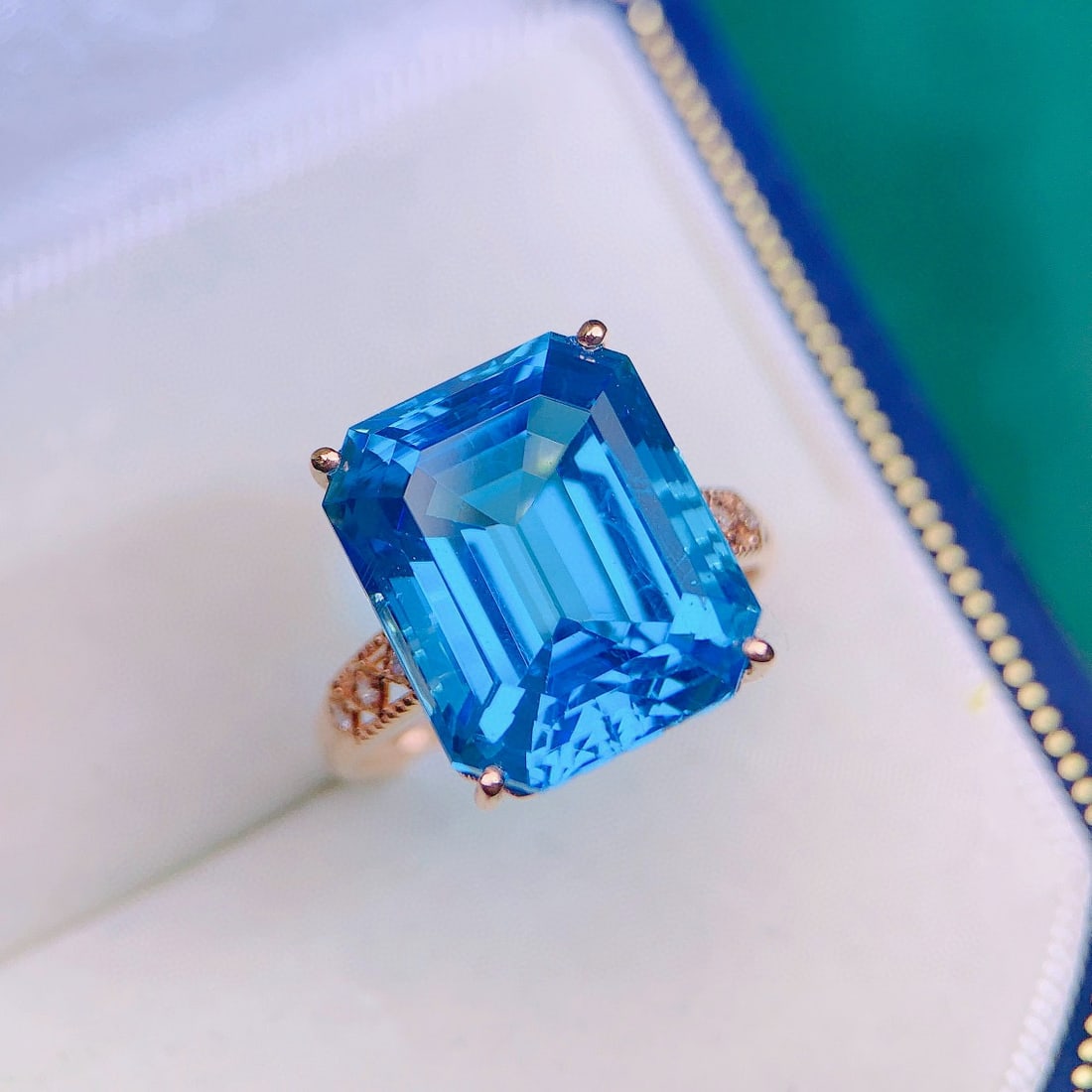 14k Gold 14.18 Ctw Natural Topaz & Diamond Ring: Ref:231192227 // gold content:14k gold // ring size:7. 25us // // main gemstone:topaz // shape:octagonal // carat weight:14. 15ct // color:blue // treatment:natural // // adjacent gemstone 2 :