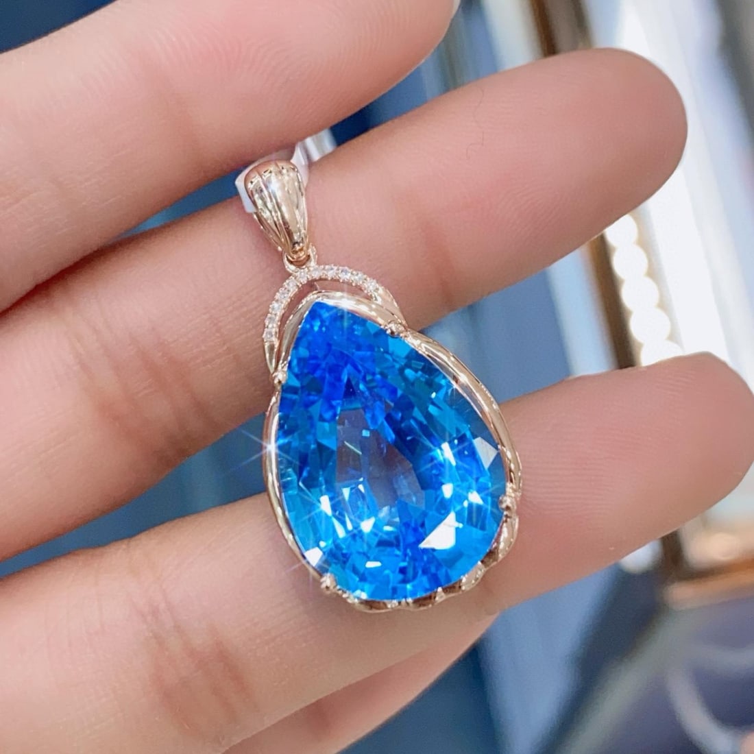 14k Gold 15.03 Ctw Natural Topaz & Diamond Pendant( Without Chain ): Ref:231192228 // gold content:14k gold // main gemstone:topaz // shape:pear // carat weight:15ct // color:blue // treatment:natural // // adjacent gemstone 2 : diamond // number of stones:11 //