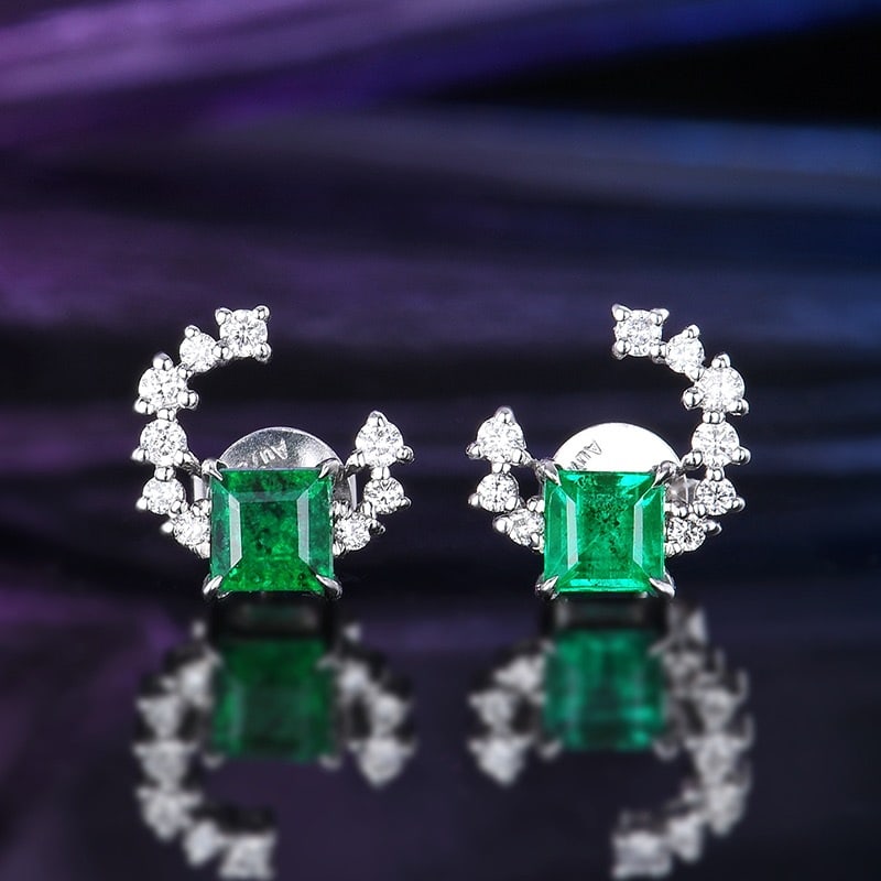 14k Gold 0.87 Ctw Vivid Green Natural Emerald & Diamond Earrings: Ref:231192259 // gold content:14k gold // main gemstone:emerald // shape:square // carat weight:0. 67ct // color:vivid green // treatment:natural // // adjacent gemstone 2 : diamond // number of stone