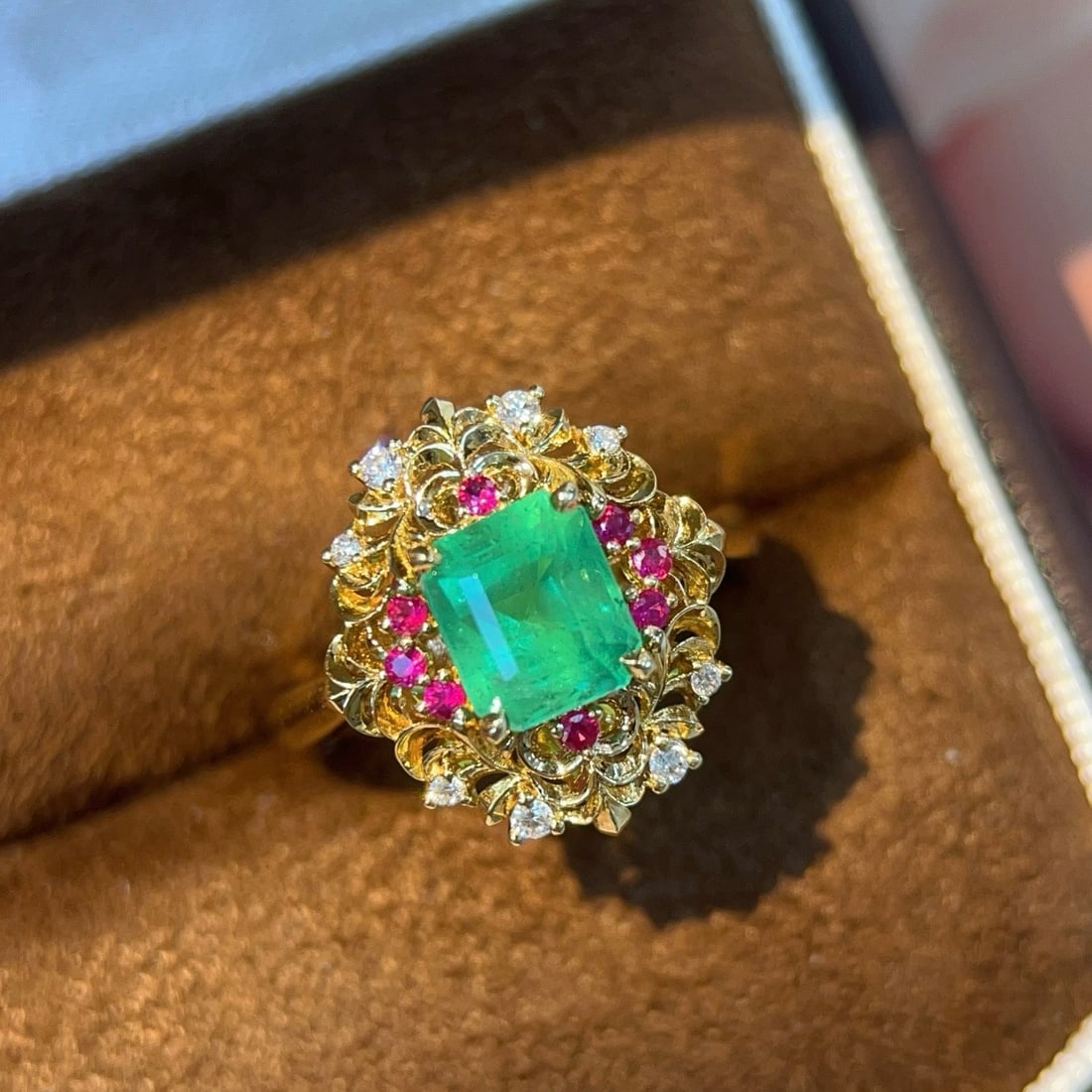 14k Gold 1.36 Ctw Natural Emerald & Diamond Ring: Ref:231192260 // gold content:14k gold // ring size:7. 25us // // main gemstone:emerald // shape:octagonal // carat weight:1. 15ct // color:green // treatment:natural // // adjacent gemstone 2 : diamo